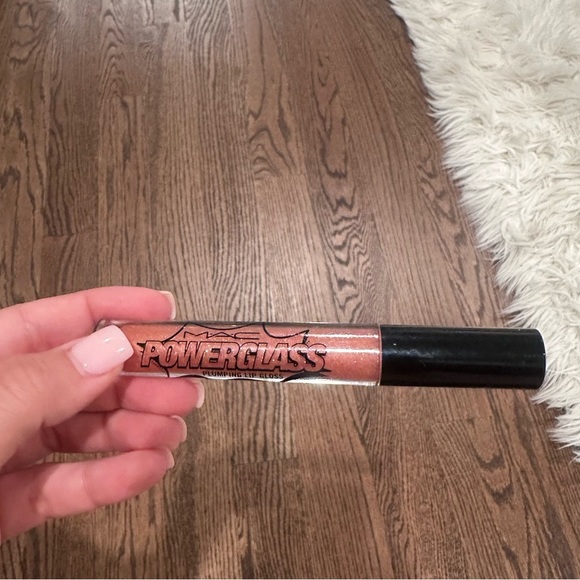 MAC Powerglass Plumping Lip Gloss - Tickled by Bubbles - Picture 2 of 4